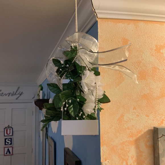 Accents | Nwot Elegant White Rose Hanging Arrangement In A Metal Frame ...